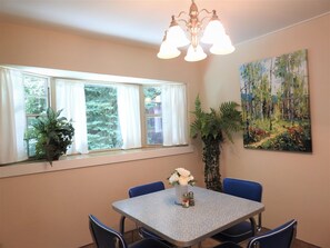 Dining - Fern Creek - Murphys Vacation Rentals (Murphys)