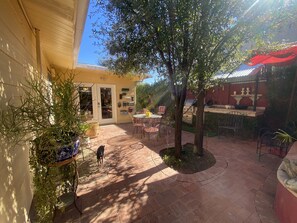 Property grounds - Spacious and serene home (Phoenix)