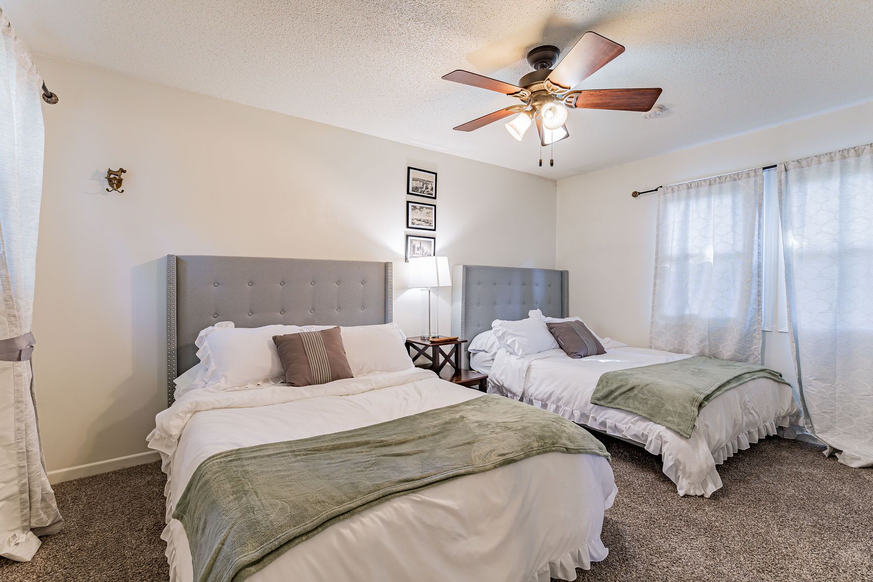 Cozy 2 Bedroom Home Mins from Downtown Champaign