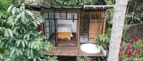 Deluxe Cabin | Front of property