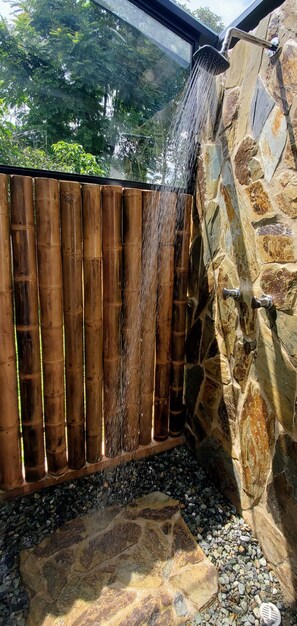 Superior kamer, 1 queensize bed | Badkamer | Een bubbelbad, een haardroger, handdoeken, zeep