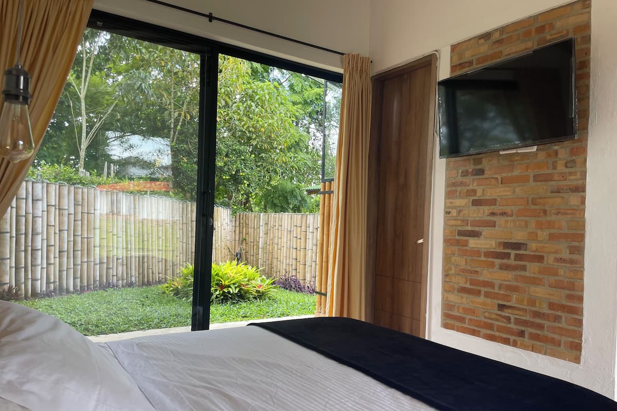 2 bedrooms, down duvets, memory-foam beds, minibar