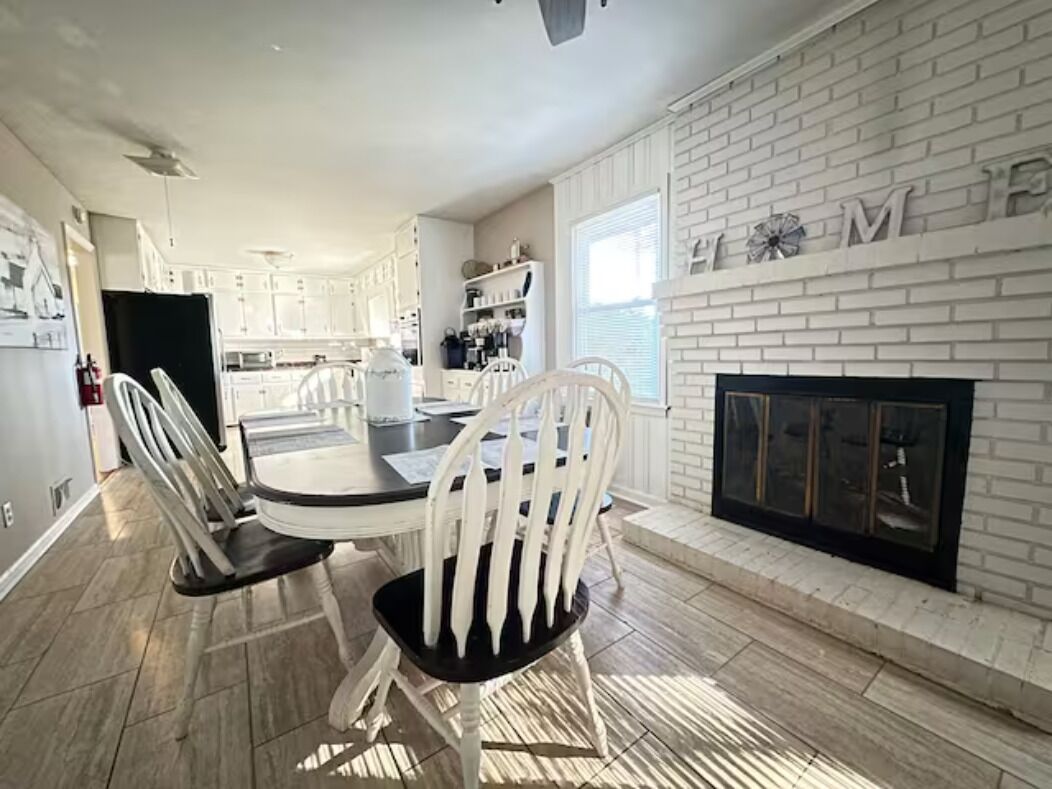King bed, ranch on 1 acre, pets & long-term okay!
