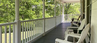 Hightop Hideaway, a cozy secluded mountain retreat. Pet-friendly, Shenandoah NP.