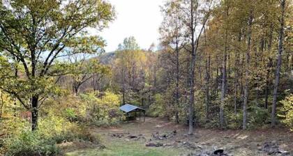 Peaceful mountain farmhouse, close to Shenandoah NP, wineries and more