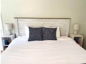 3 bedrooms, desk, iron/ironing board, free WiFi