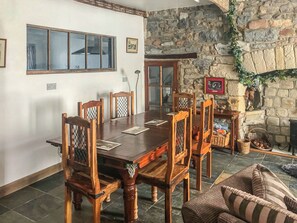 Dining - 2 bedroom accommodation in Gisburn (Gisburn)