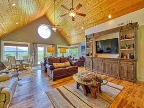 Smart TV, fireplace, books, stereo