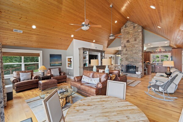 Smart TV, fireplace, books, stereo