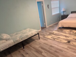 2 bedrooms, iron/ironing board, free WiFi, bed sheets