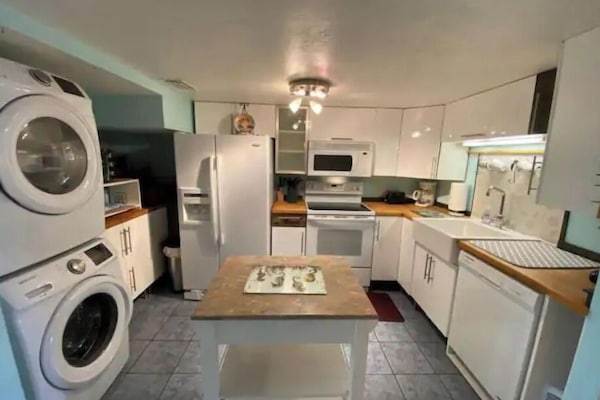 Frigorífic, microones, forn i placa de cuina