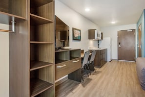 1 bedroom, individually decorated, individually furnished, desk