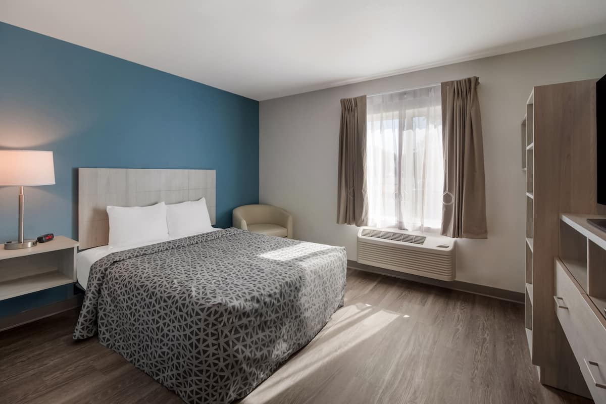 1 Schlafzimmer, individuell dekoriert, individuell eingerichtet