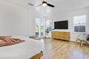 4 bedrooms, desk, iron/ironing board, travel crib