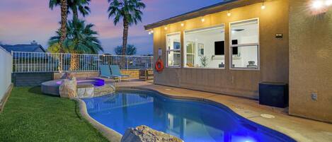 Outdoor pool, a heated pool