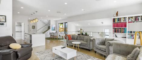 Appartement | Woonruimte | Een 42-inch televisie met digitale zenders, Netflix en streamingdiensten