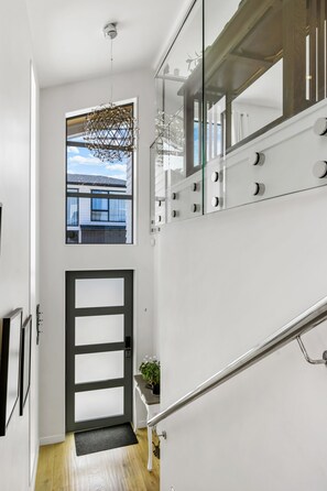 Interior - Stunning Taka Retreat nr Beach-Netflix (Auckland)