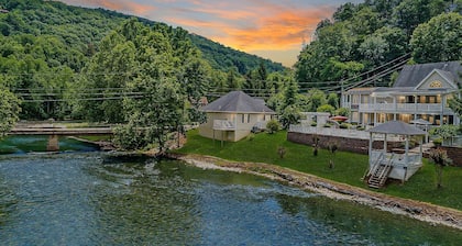 Jackson River Estate Riverfront with Pool, Billiards, Games.
