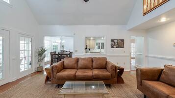 Fernseher, Kamin, DVD-Player, Stereoanlage