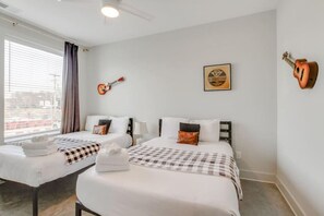4 bedrooms, desk, iron/ironing board, WiFi