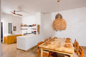 Apartamento tradicional, 2 quartos, terraço, vista para a cidade | Sala de jantar