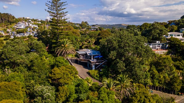 Front of property - Palm Beach Cottage (Waiheke Island)