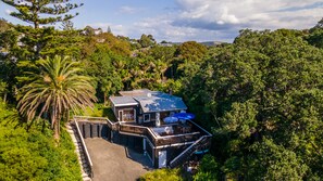 Front of property - Palm Beach Cottage (Waiheke Island)