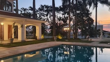 Piscina interna, piscina externa