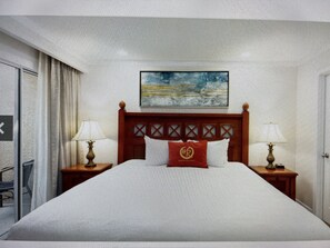 2 bedrooms, desk, WiFi, bed sheets