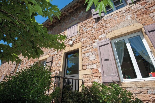 تفاصيل الفندق من الخارج