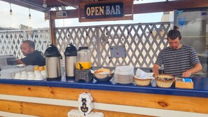 Free daily continental breakfast - THAY83 HOSTEL (Lima)