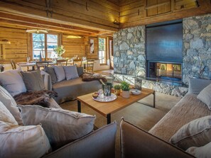 Télévision, chaîne hi-fi