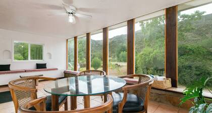 Relaxing Riverfront Taos Staycation, Pet Friendly!