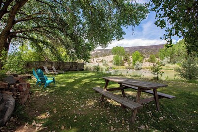 Relaxing Riverfront Taos Staycation, Pet Friendly!