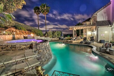 ⭐ Spacious Château Vista Heated Salt Pool Hot Tub 9 mi to Beach Family Fun!⭐