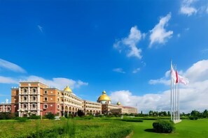 A large building with multiple domes and a flagpole. - Jintian International Hotel (Suqian)