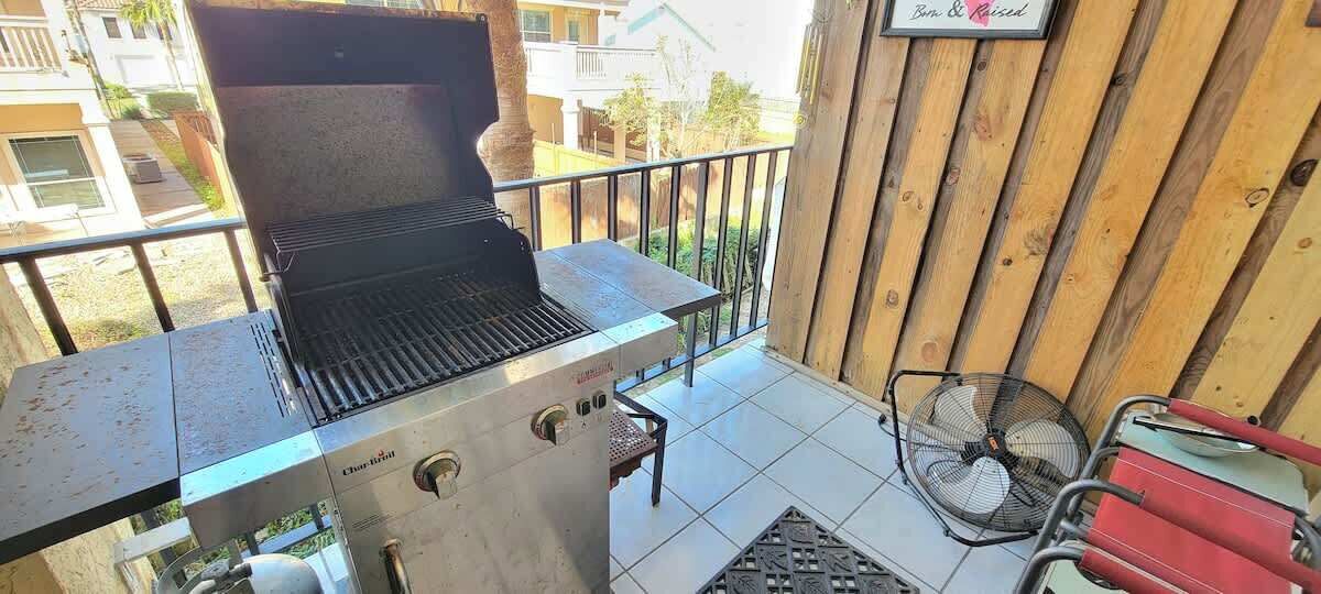 Condo, Multiple Beds, Kitchen, Pool View | Property grounds