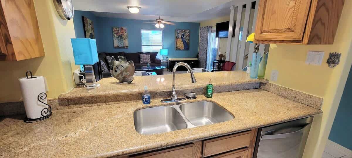 Condo, várias camas, cozinha, vista para a piscina | Parte interna