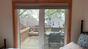 3 bedrooms, desk, free WiFi, bed sheets