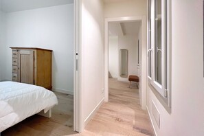 2 Schlafzimmer, Schreibtisch, Bügeleisen/Bügelbrett, WLAN