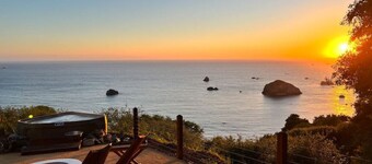 Infinity ocean view, while soaking in the hot tub!