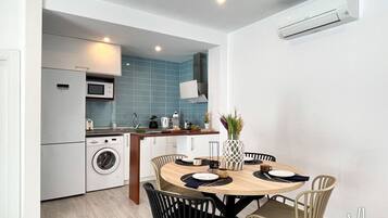 Refrigerador, microondas, cafetera/tetera, tetera/pava eléctrica