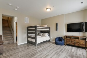 House (Third Street Retreat-Walking 2 blocks) | Exterior - Third Street Retreat-walking 2 Blocks to Downtown 12+ Guests! (Branson)