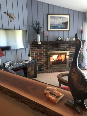 Interior - Lake Geneva Area Lakeside Retreat! Close to Golf, Shopping, Restaurants & More! (Lake Geneva)