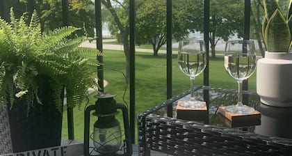 Lake Geneva Area Lakeside Retreat! Close to Golf, Shopping, Restaurants & More!