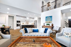 TV - Cinema - A Birdy Vacation Rental (Fair Oaks Ranch)