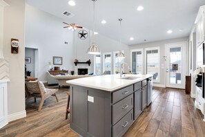 Interior - Cinema - A Birdy Vacation Rental (Fair Oaks Ranch)