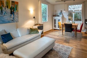 Fernseher, DVD-Player, Stereoanlage