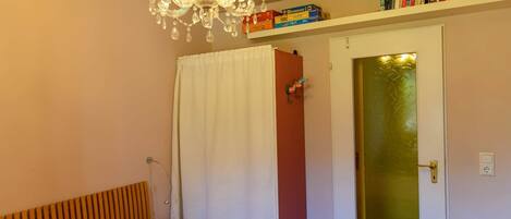 2 bedrooms, bed sheets