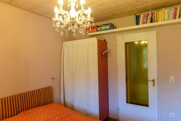 2 bedrooms, bed sheets
